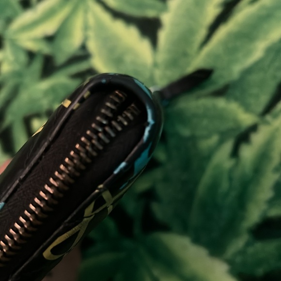 GUCCi GHOST WALLET - Picture 6 of 7